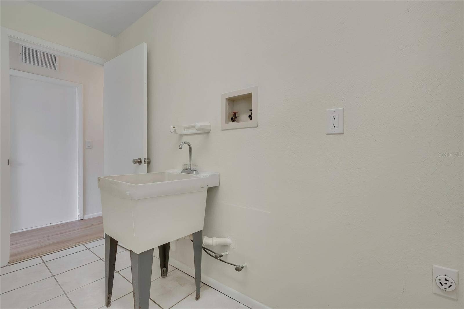 7548 LANDMARK DRIVE, Spring Hill, FL 34606 7548 LANDMARK DRIVE, Spring Hill, FL 34606