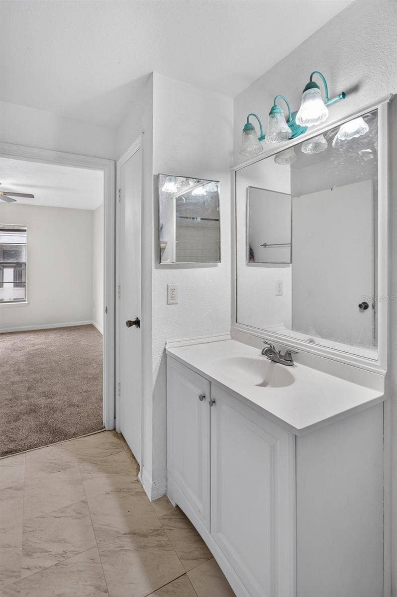 8513 ISLAND BREEZE LANE, #207, Temple Terrace, FL 33637 8513 ISLAND BREEZE LANE, #207, Temple Terrace, FL 33637