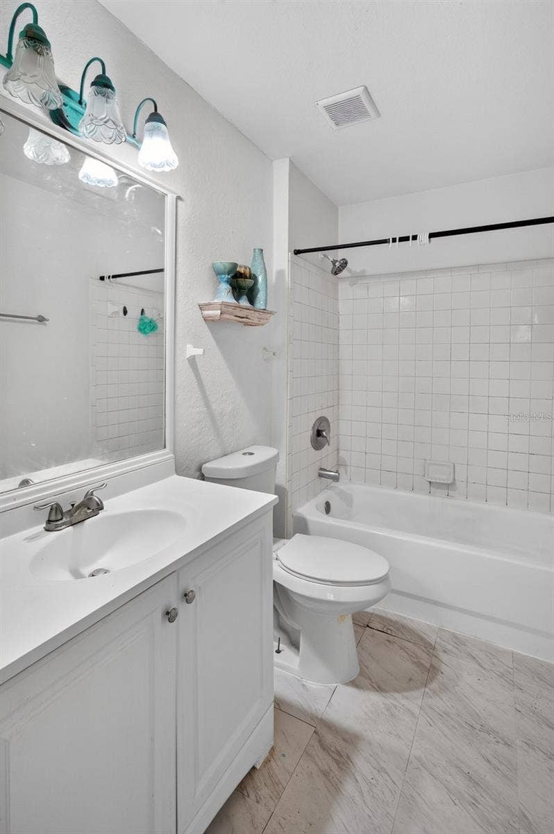 8513 ISLAND BREEZE LANE, #207, Temple Terrace, FL 33637 8513 ISLAND BREEZE LANE, #207, Temple Terrace, FL 33637