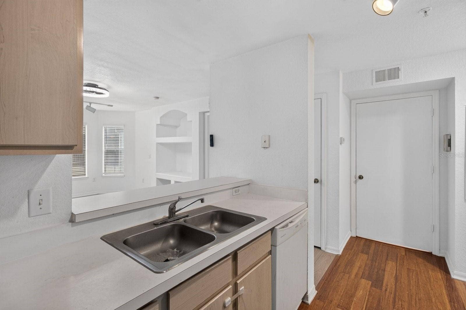8513 ISLAND BREEZE LANE, #207, Temple Terrace, FL 33637 8513 ISLAND BREEZE LANE, #207, Temple Terrace, FL 33637
