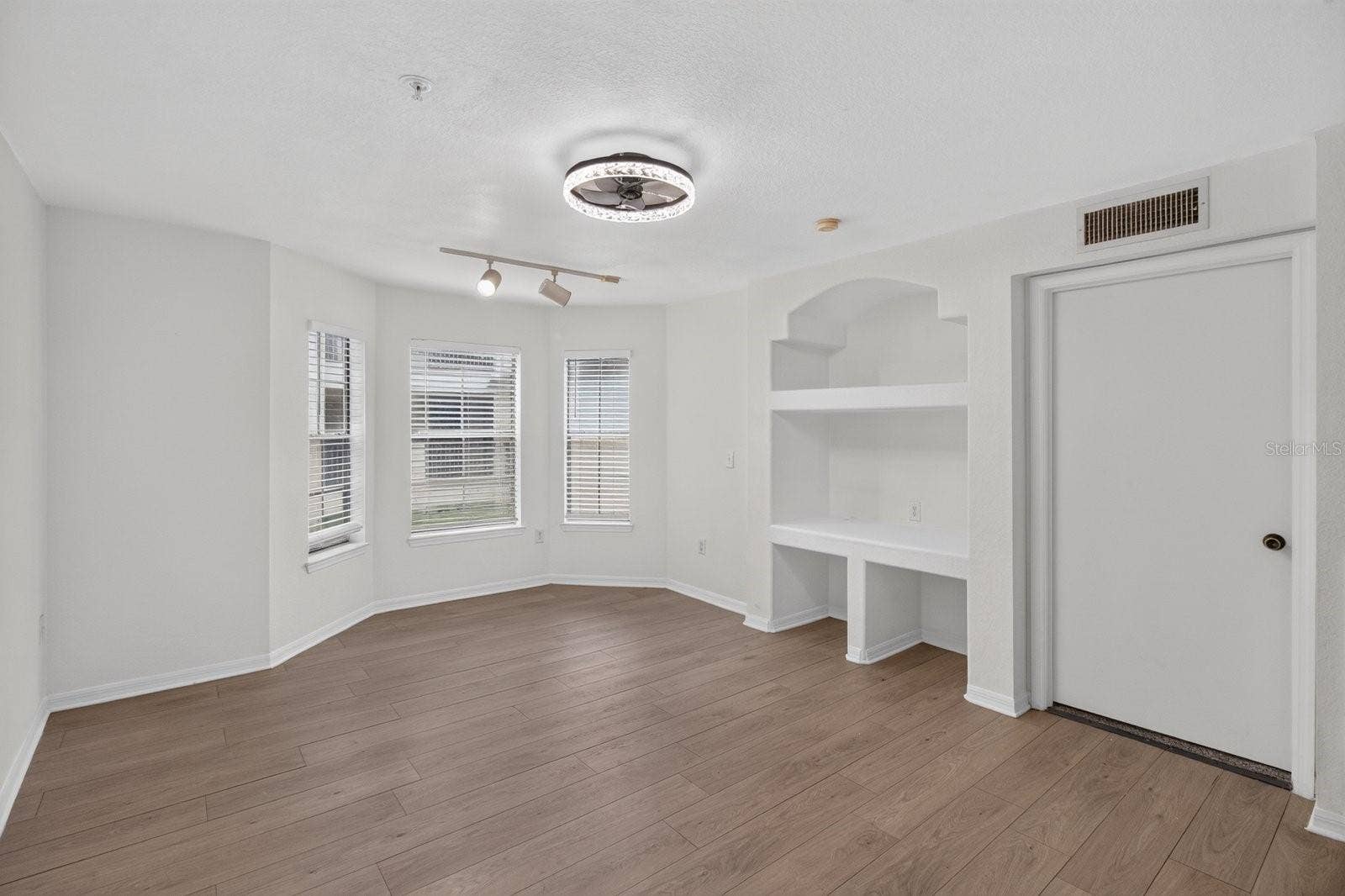 8513 ISLAND BREEZE LANE, #207, Temple Terrace, FL 33637 8513 ISLAND BREEZE LANE, #207, Temple Terrace, FL 33637