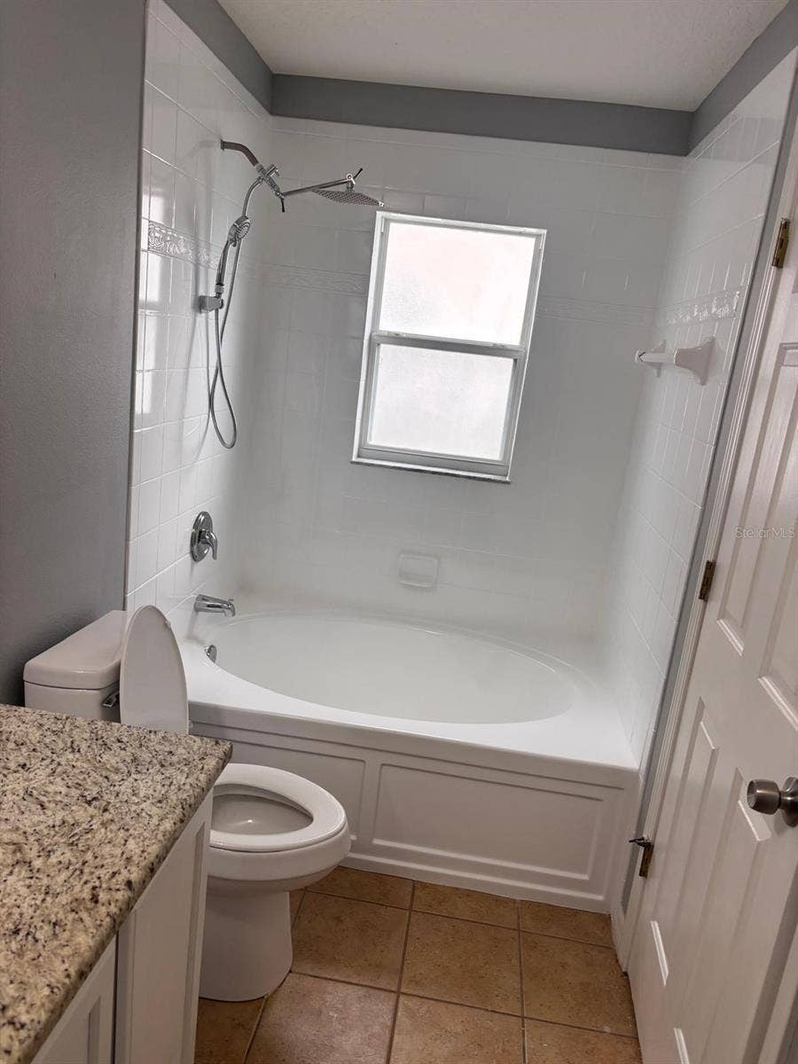 Main bathroom shower