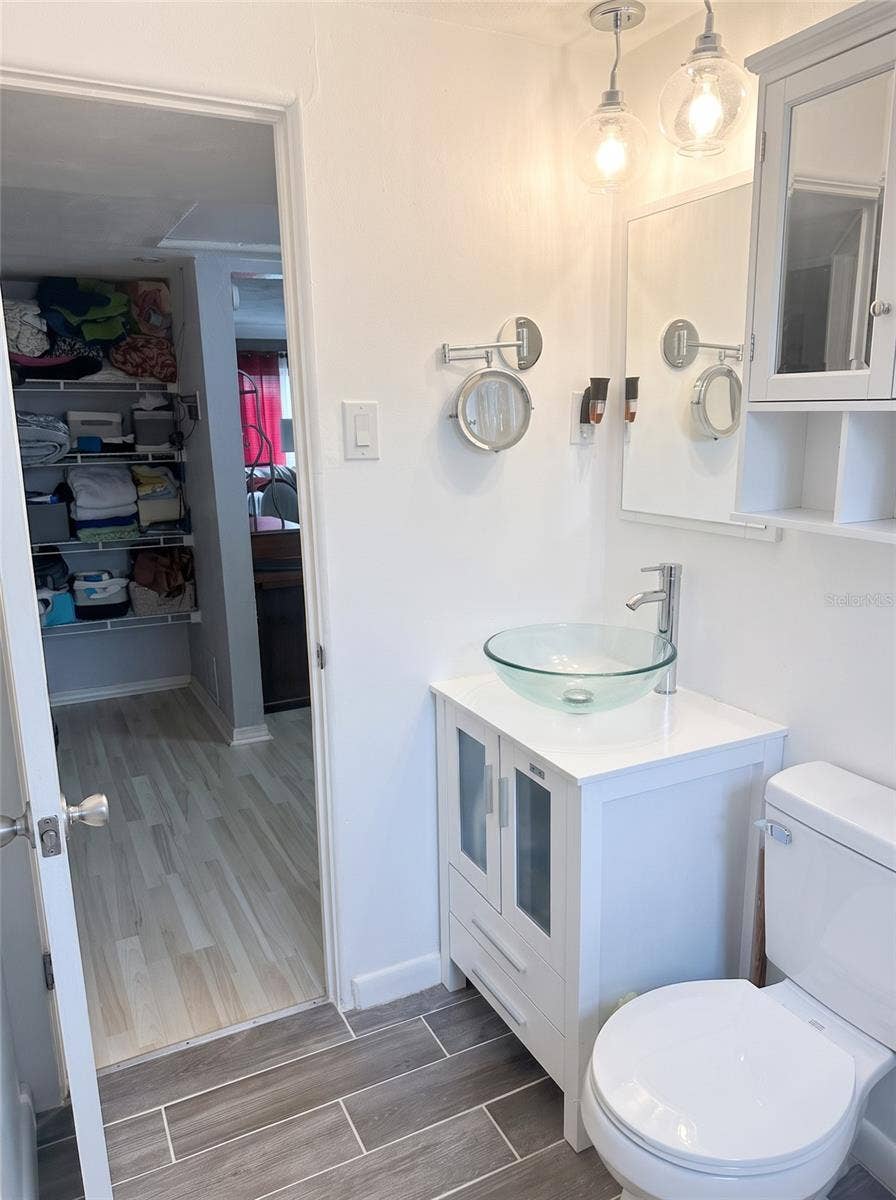 2930 29TH STREET N, St Petersburg, FL 33713 SECOND BATH