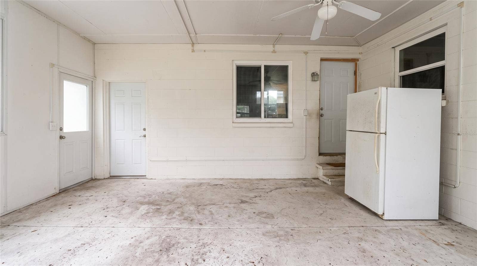 2930 29TH STREET N, St Petersburg, FL 33713 HUGE BRIGHT FLORIDA ROOM