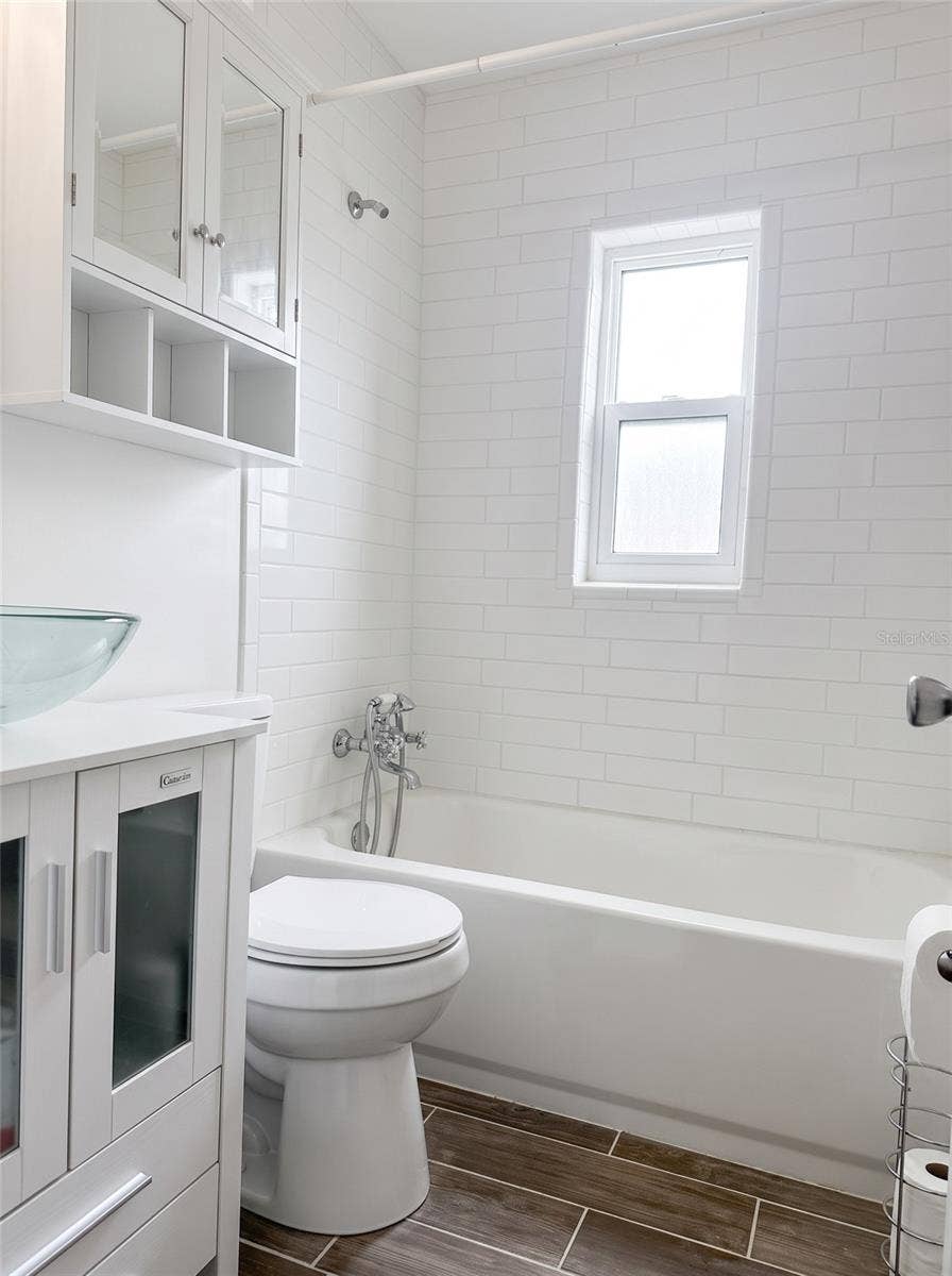 2930 29TH STREET N, St Petersburg, FL 33713 SECOND BATH