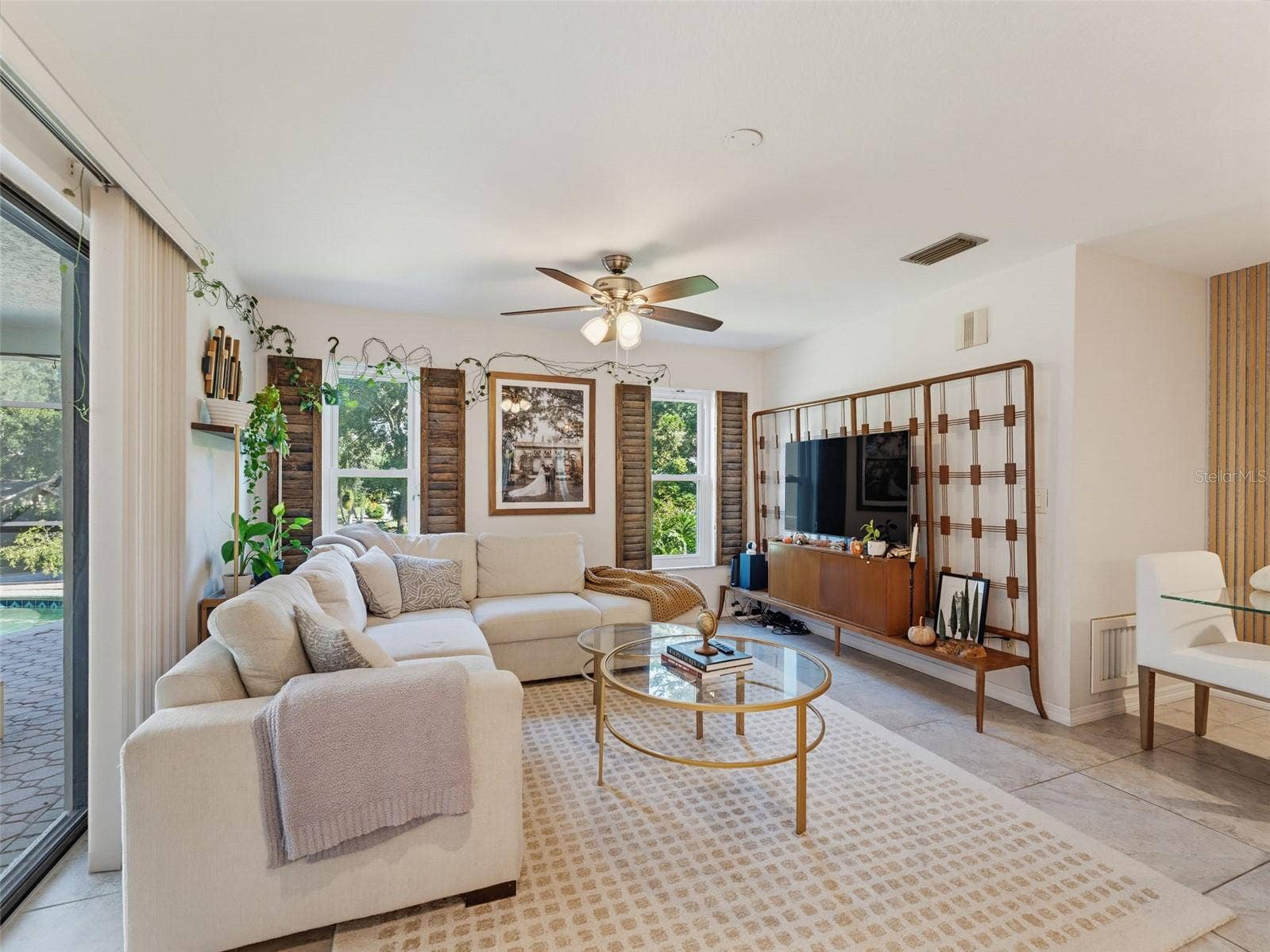 Family room 2