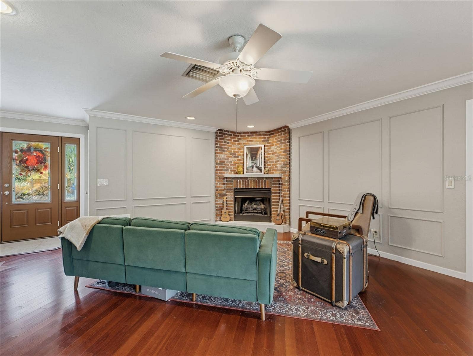 Living room 3