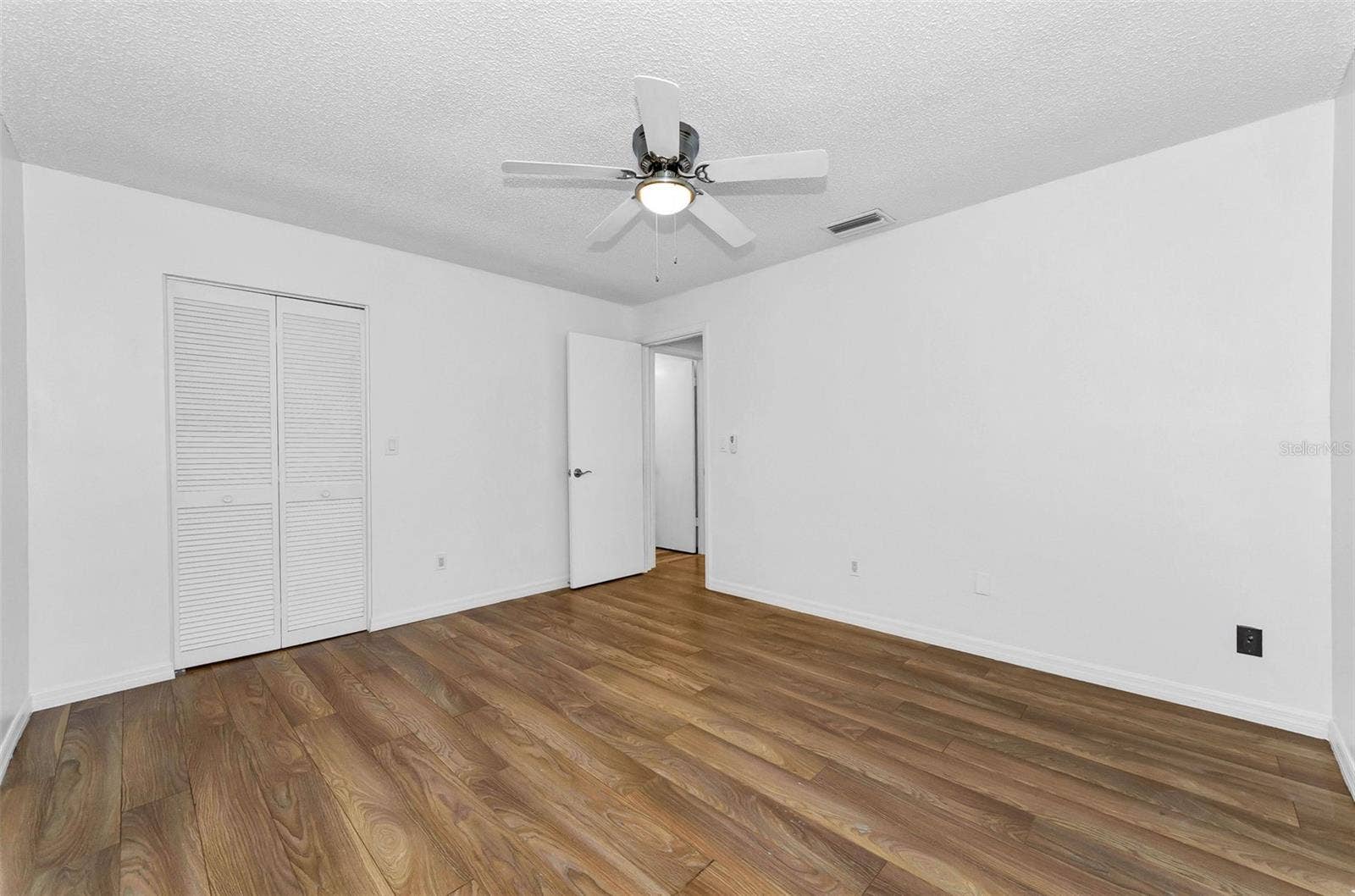 1529 E DORCHESTER DRIVE, Palm Harbor, FL 34684