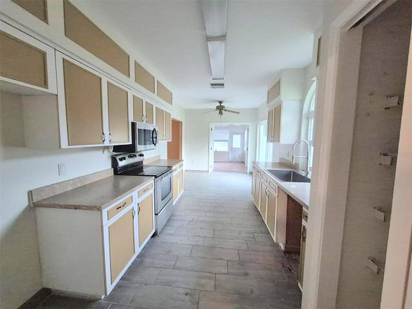 902 GREENBELT CIRCLE, Brandon, FL 33510