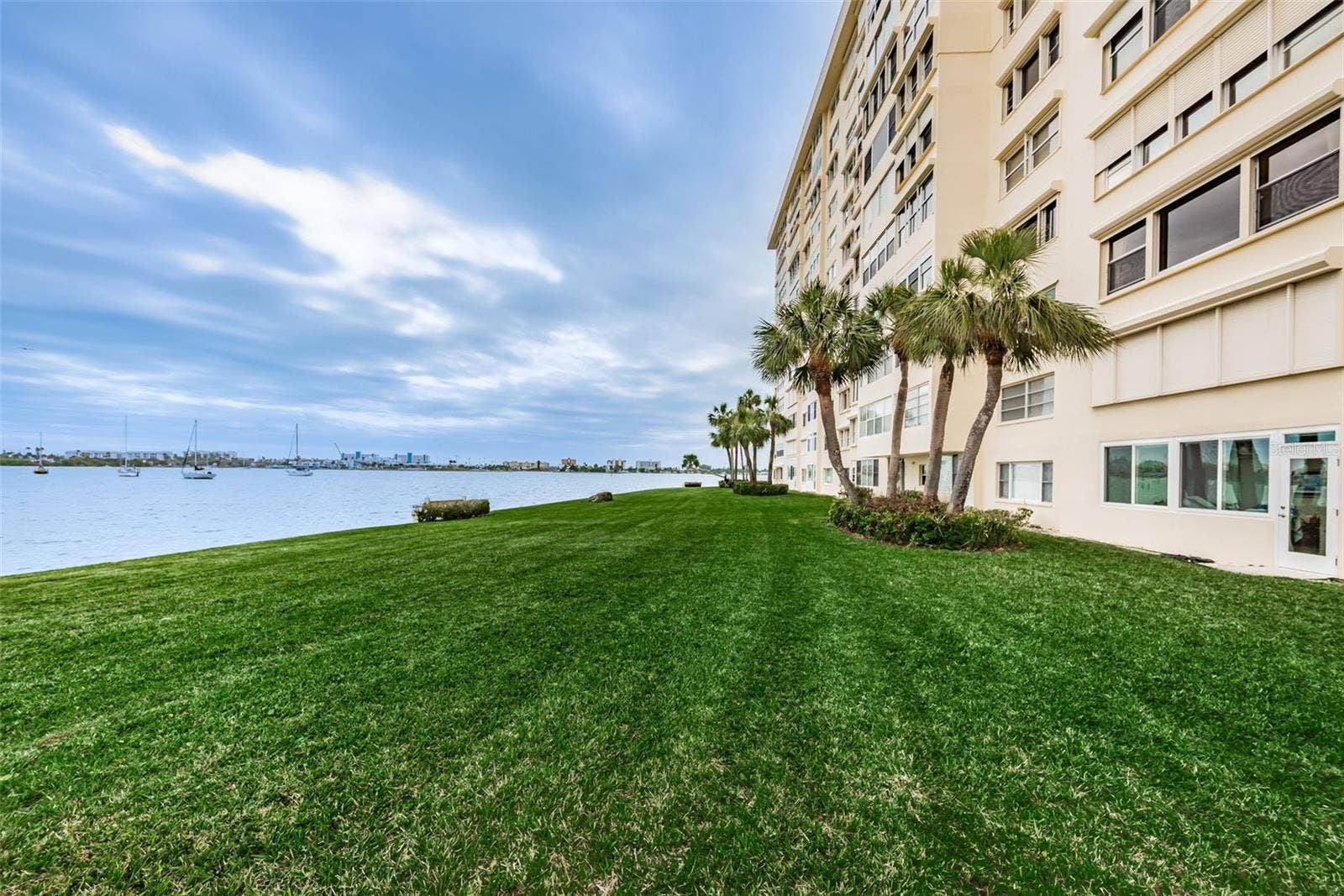 4775 COVE CIRCLE, #904, St Petersburg, FL 33708 Back of the building