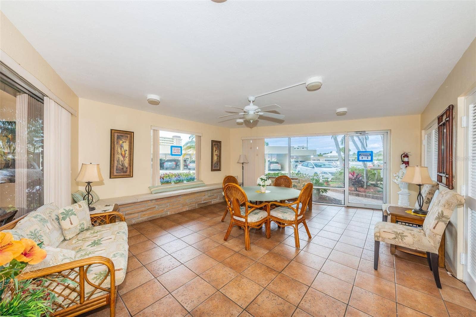 4775 COVE CIRCLE, #904, St Petersburg, FL 33708 Building lobby