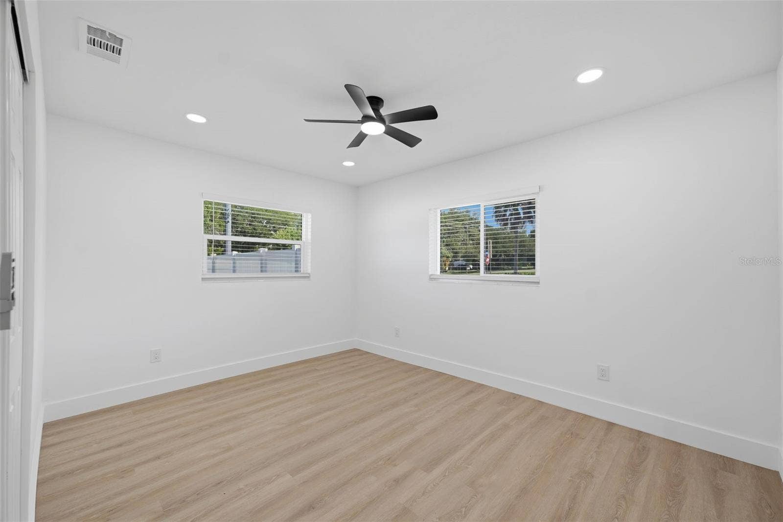1300 S HILLCREST AVENUE, Clearwater, FL 33756 1300 S HILLCREST AVENUE, Clearwater, FL 33756