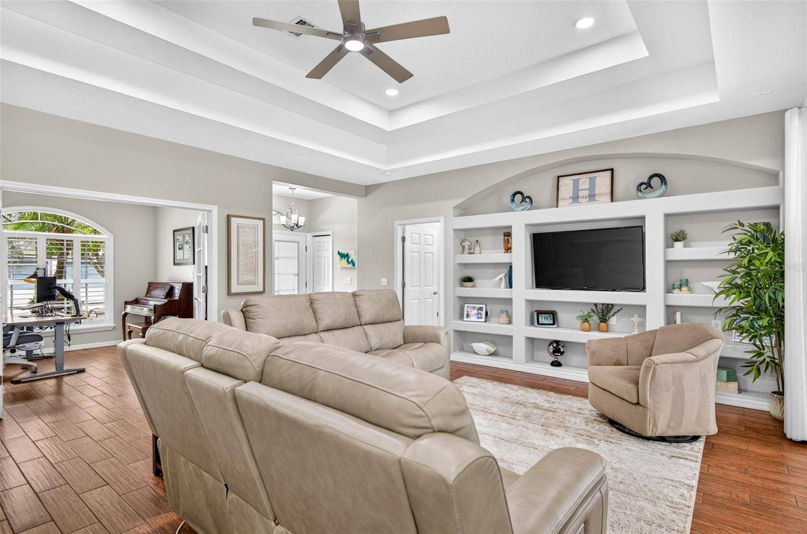 3825 SALIDA DELSOL DRIVE, Ruskin, FL 33573 3825 SALIDA DELSOL DRIVE, Ruskin, FL 33573