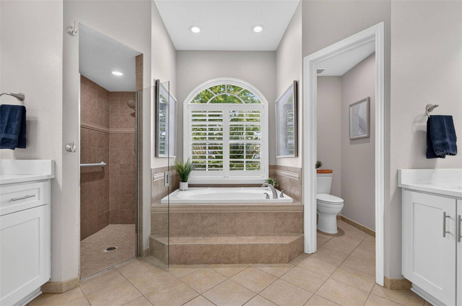 3825 SALIDA DELSOL DRIVE, Ruskin, FL 33573 3825 SALIDA DELSOL DRIVE, Ruskin, FL 33573