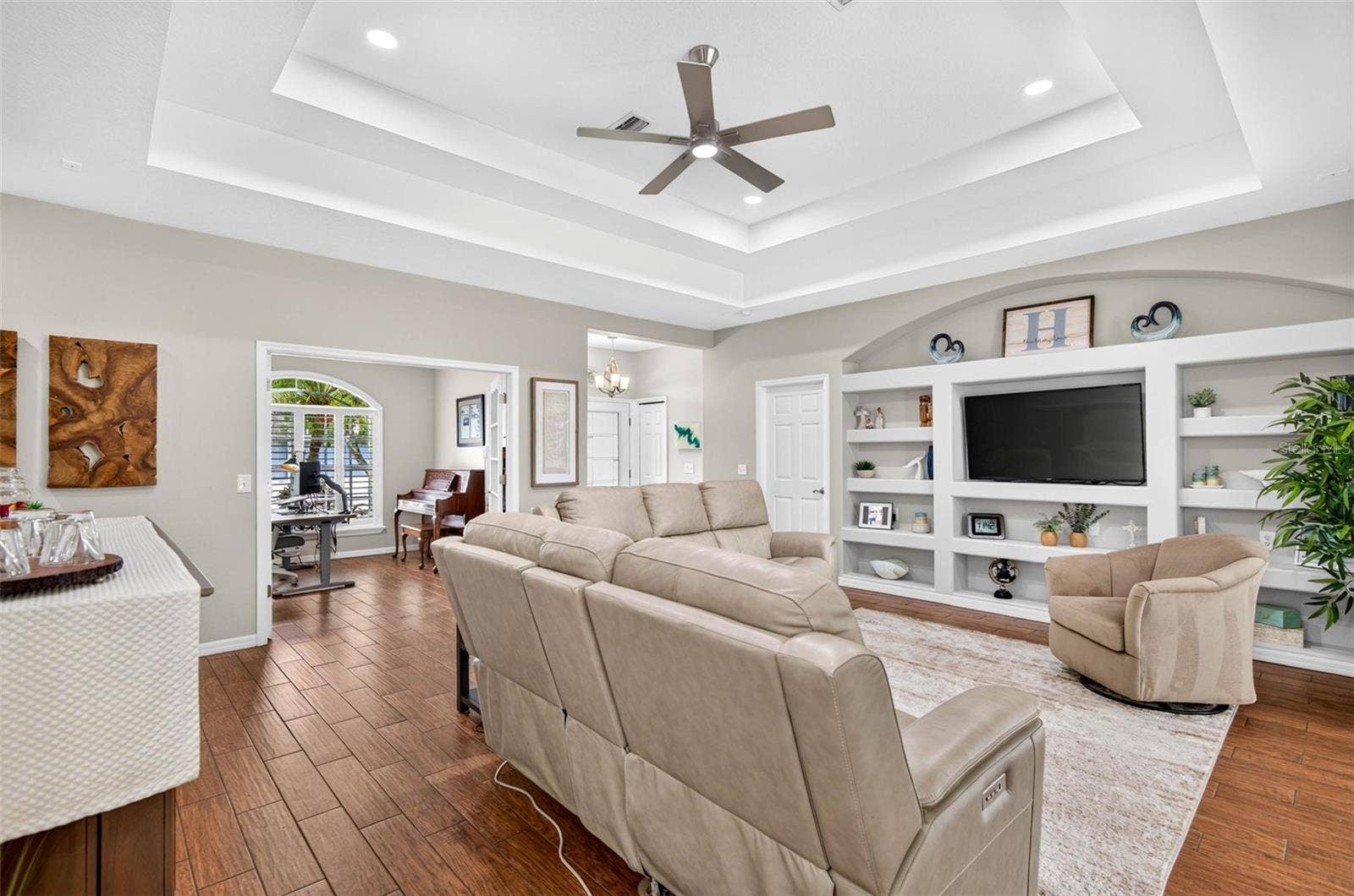 3825 SALIDA DELSOL DRIVE, Ruskin, FL 33573 3825 SALIDA DELSOL DRIVE, Ruskin, FL 33573