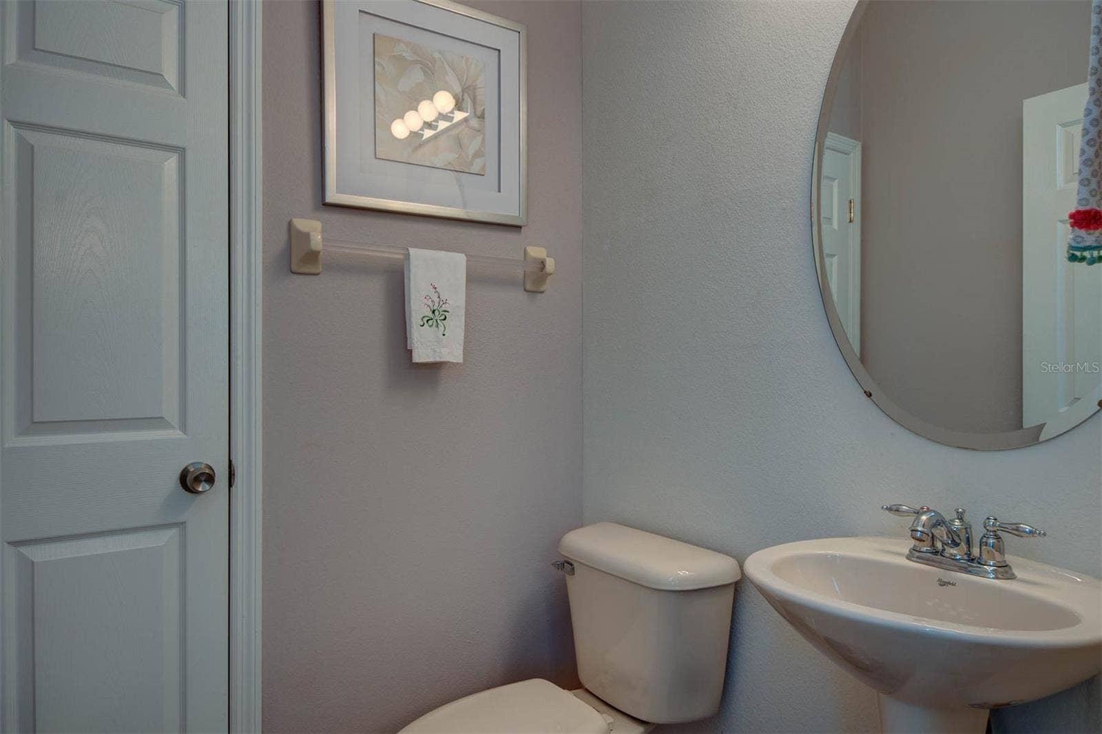 1146 VENETIAN HARBOR DRIVE NE, St Petersburg, FL 33702 powder room on main living area.