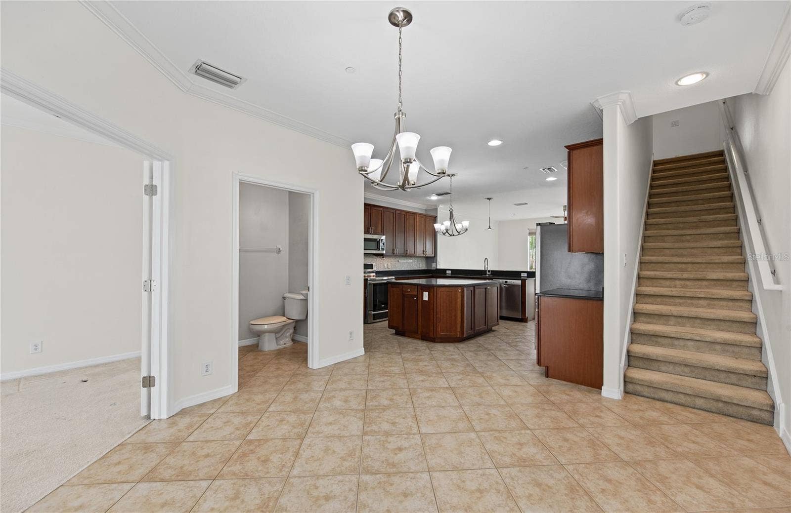 1146 VENETIAN HARBOR DRIVE NE, St Petersburg, FL 33702 new paint in dining area