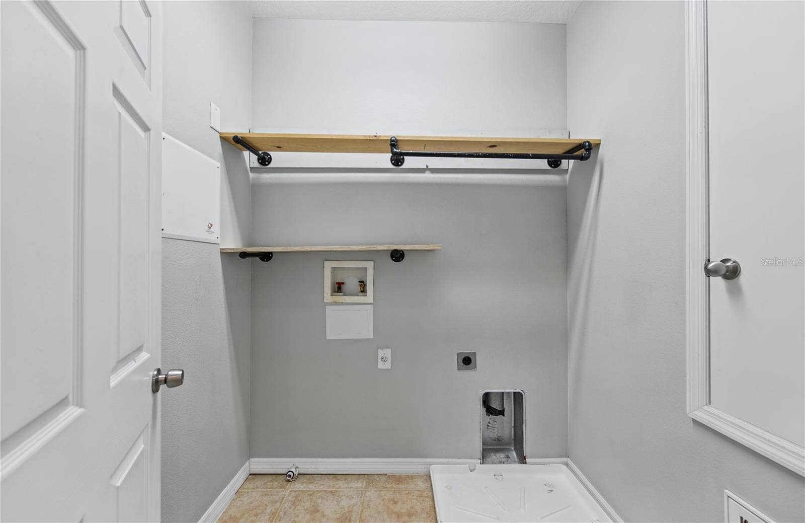 1146 VENETIAN HARBOR DRIVE NE, St Petersburg, FL 33702 laundry area ready for your washer and dryer.