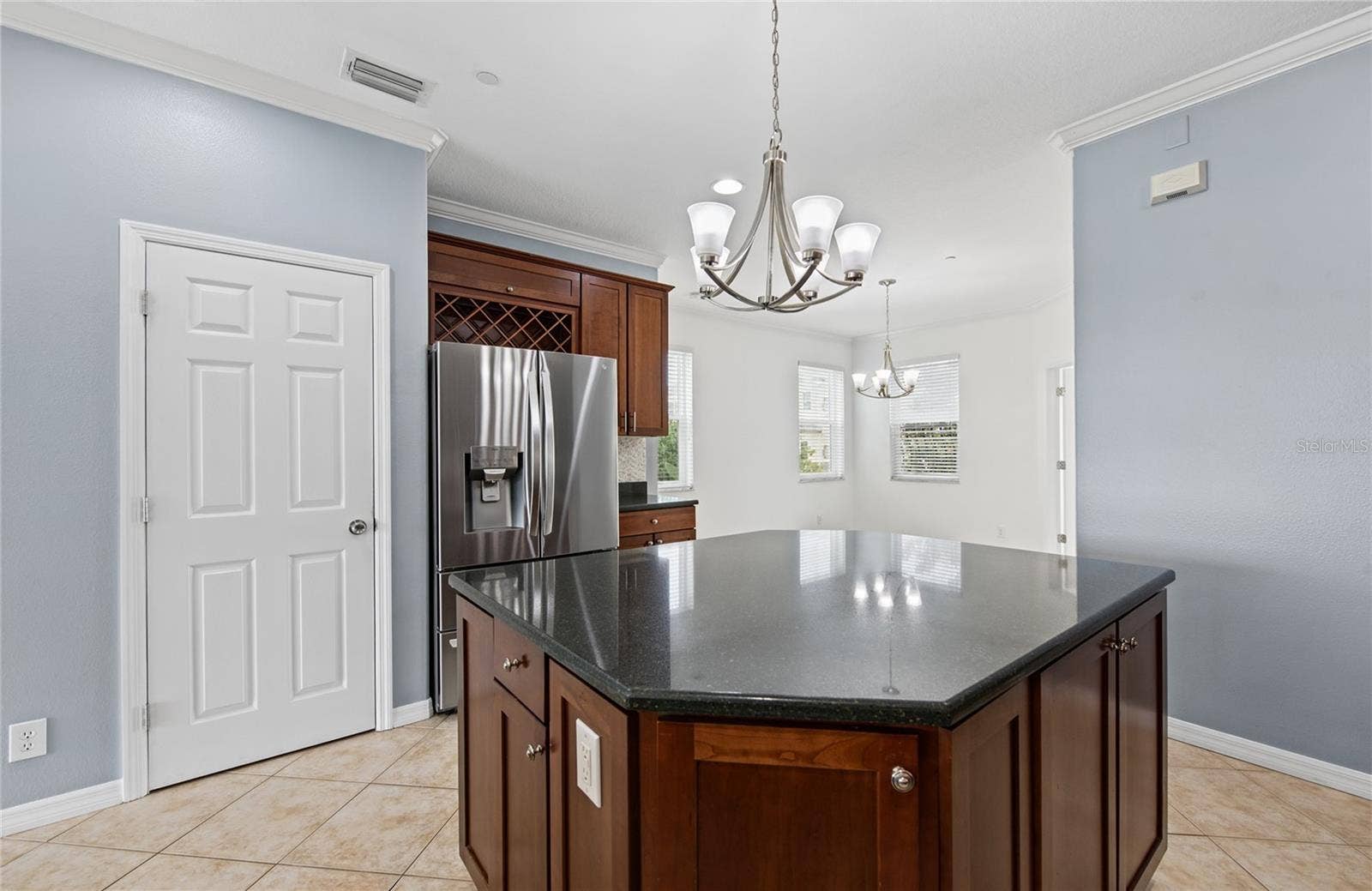 1146 VENETIAN HARBOR DRIVE NE, St Petersburg, FL 33702 new stainless French door refrigerator