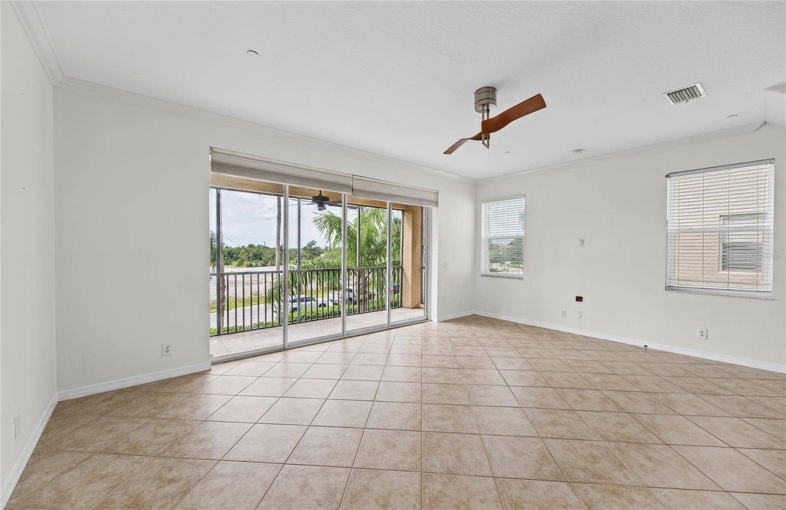 1146 VENETIAN HARBOR DRIVE NE, St Petersburg, FL 33702 new paint in the living area