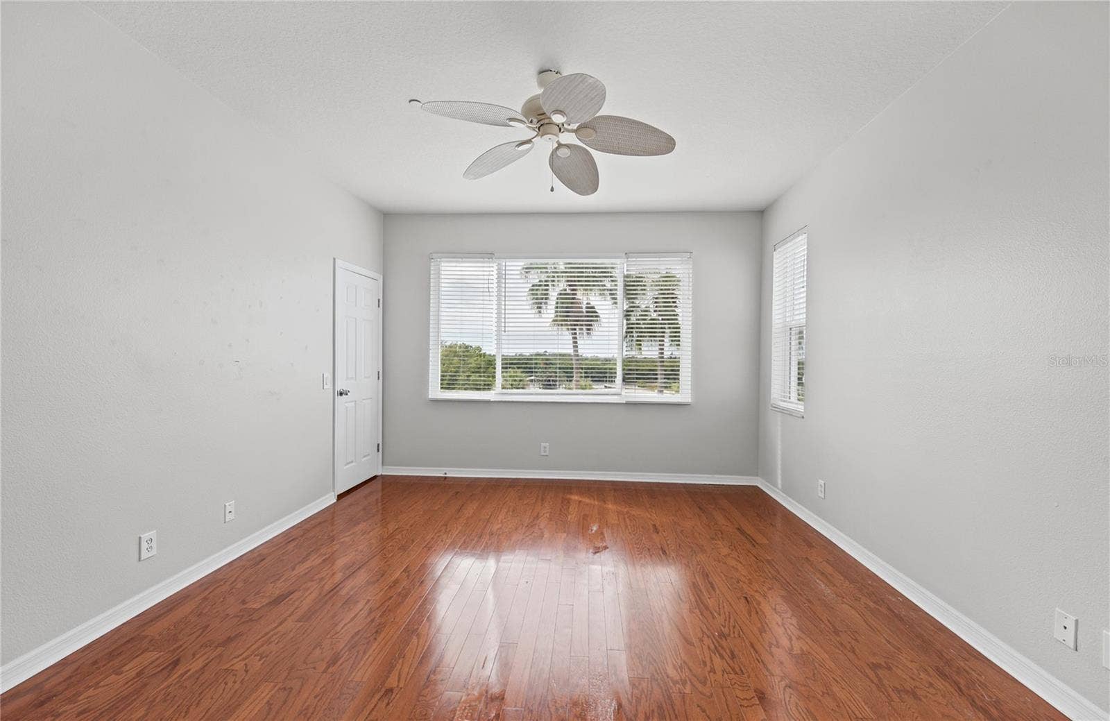 1146 VENETIAN HARBOR DRIVE NE, St Petersburg, FL 33702 fresh paint in owners suite