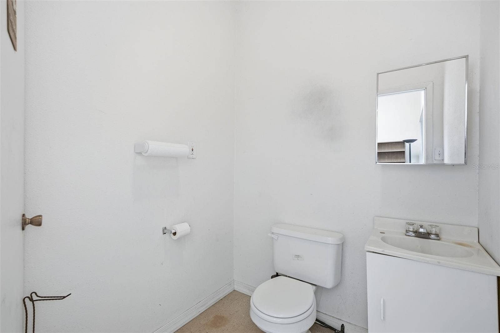 17501 LAKESHORE ROAD, Lutz, FL 33558 17501 LAKESHORE ROAD, Lutz, FL 33558