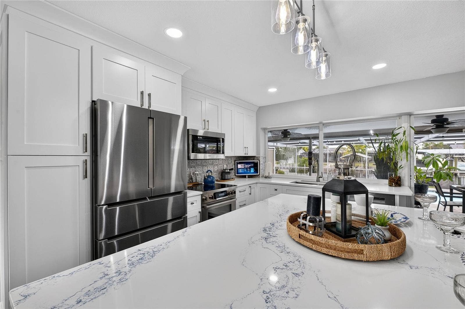 Soft-Close Doors & Drawers, And Complete Stainless Bosch Appliances!