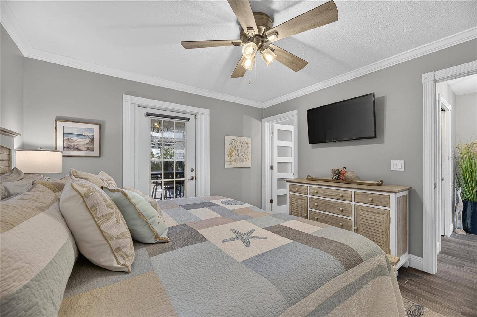 What A Great Guest Suite, In-Law Suite, Or Young Adult's Bedroom!