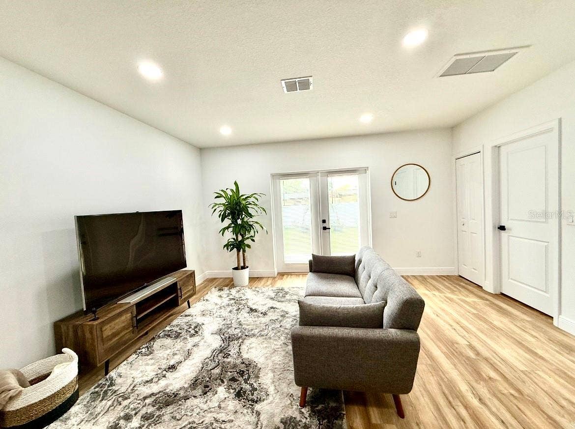 8110 N GREENWOOD AVENUE, Tampa, FL 33604