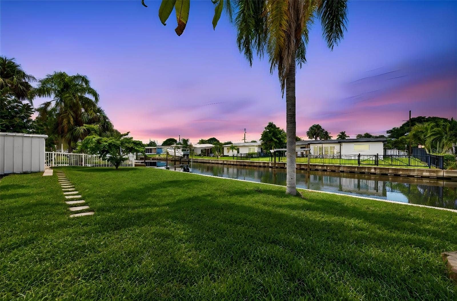 223 94TH AVENUE NE, St Petersburg, FL 33702