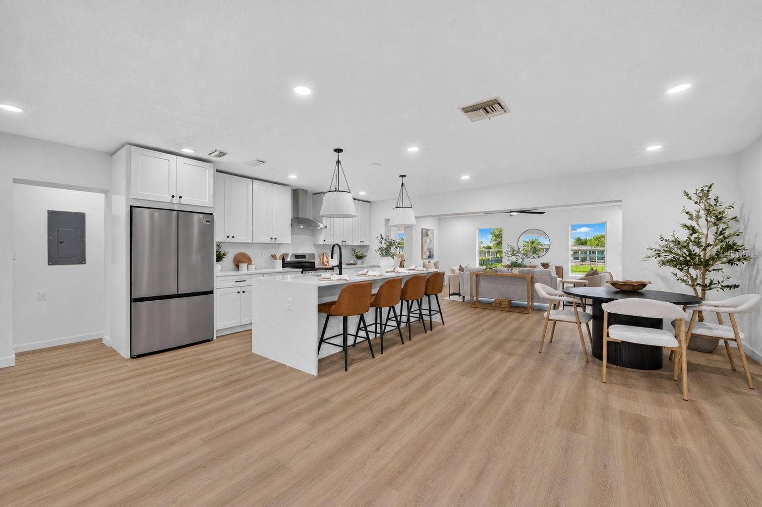 223 94TH AVENUE NE, St Petersburg, FL 33702