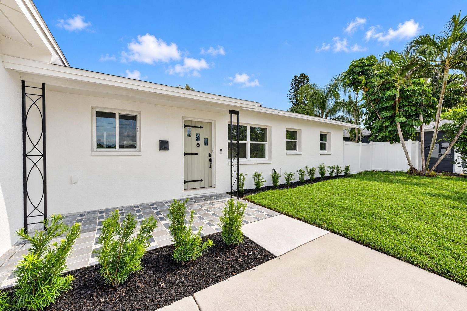 223 94TH AVENUE NE, St Petersburg, FL 33702
