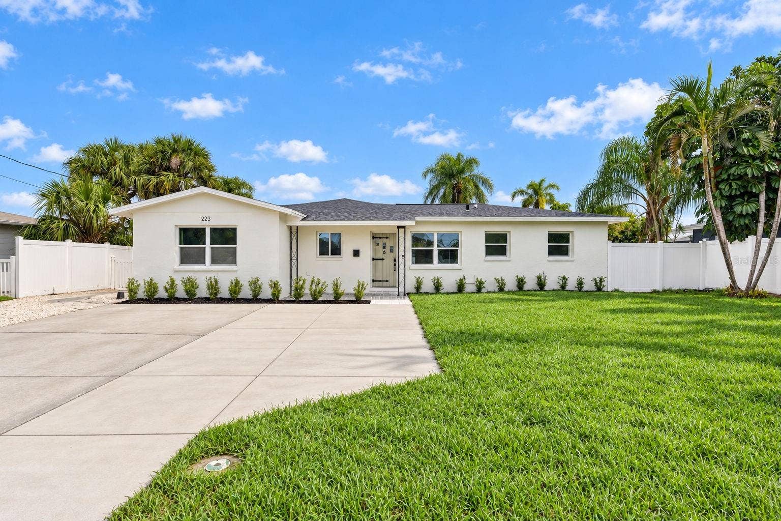 223 94TH AVENUE NE, St Petersburg, FL 33702