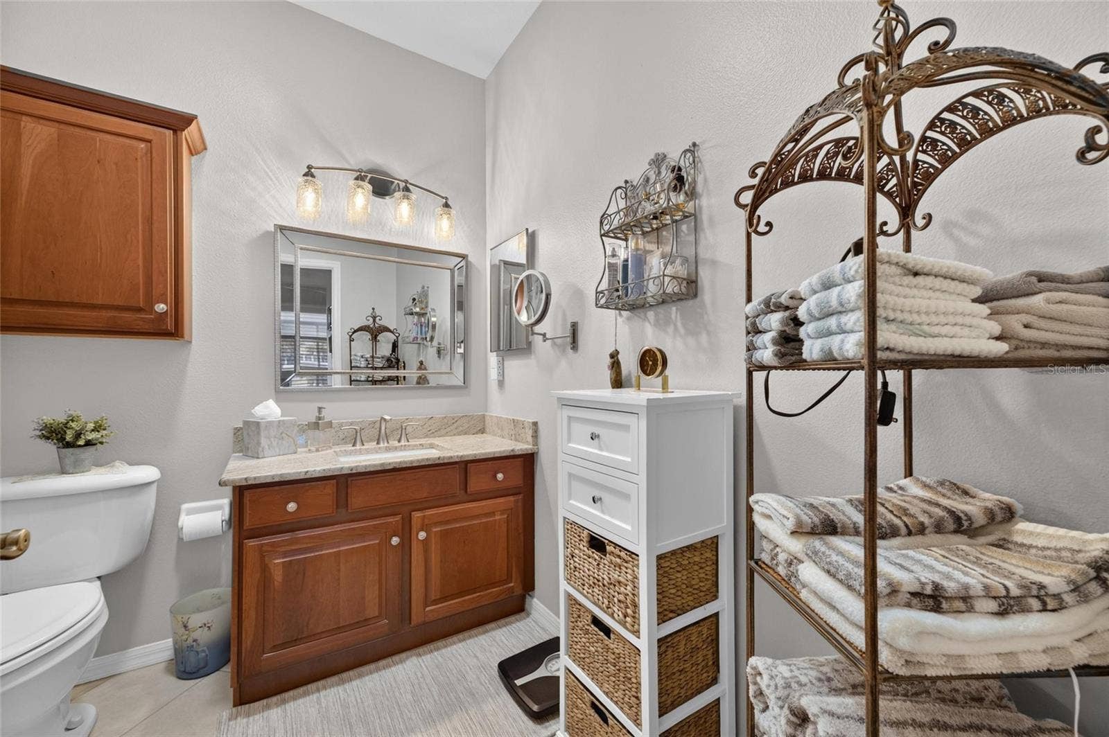 1229 HUNTINGTON GREENS DRIVE, #12, Sun City Center, FL 33573 Primary Bathroom