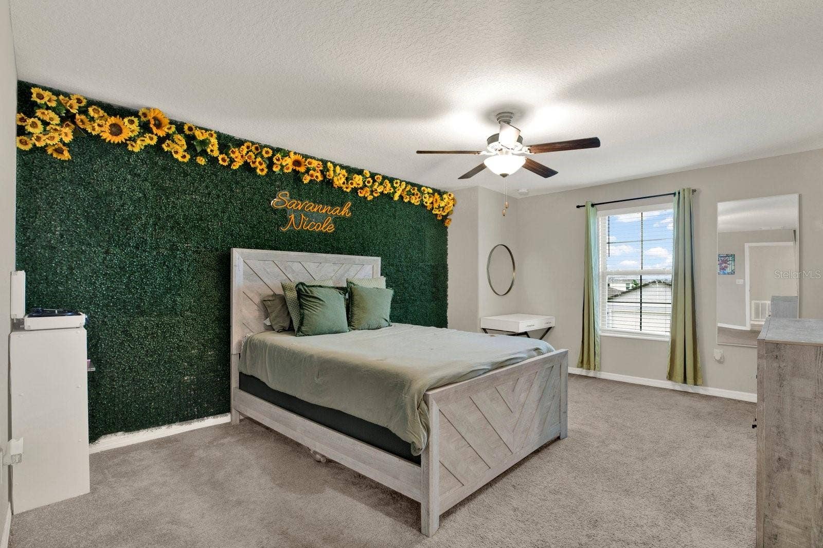 Secondary bedroom with in-suite bathroom