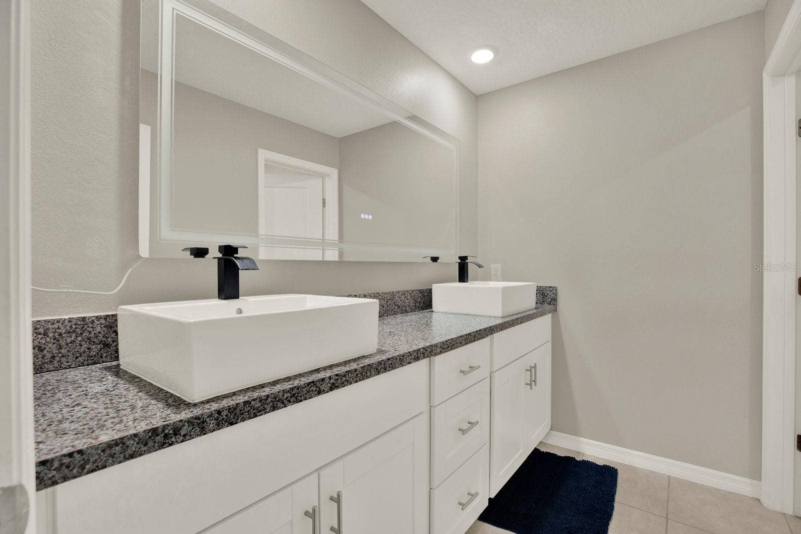 Double sink secondary bathroom