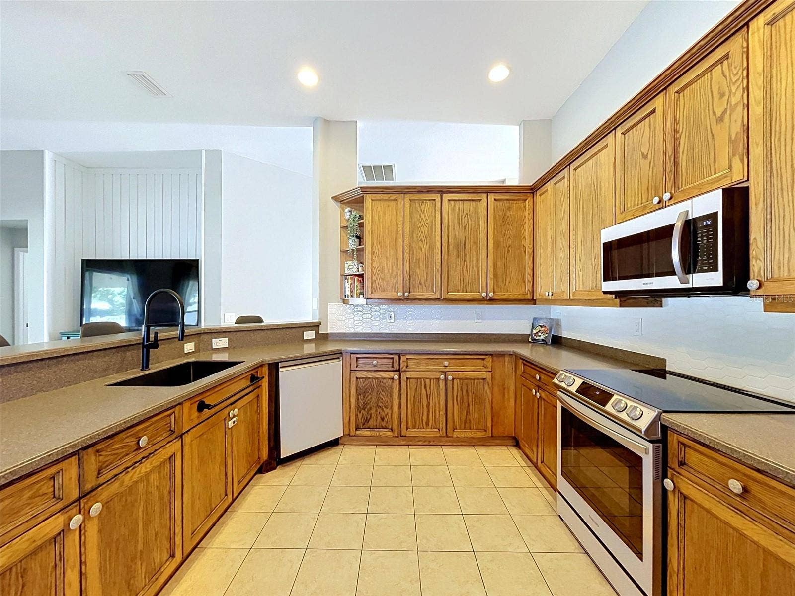 11607 MOUNTAIN BAY DRIVE, Riverview, FL 33569 11607 MOUNTAIN BAY DRIVE, Riverview, FL 33569