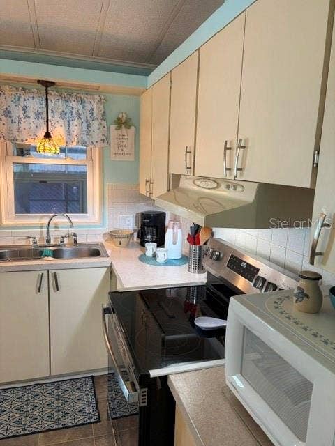 10493 PEACEFUL DRIVE, Largo, FL 33773 10493 PEACEFUL DRIVE, Largo, FL 33773