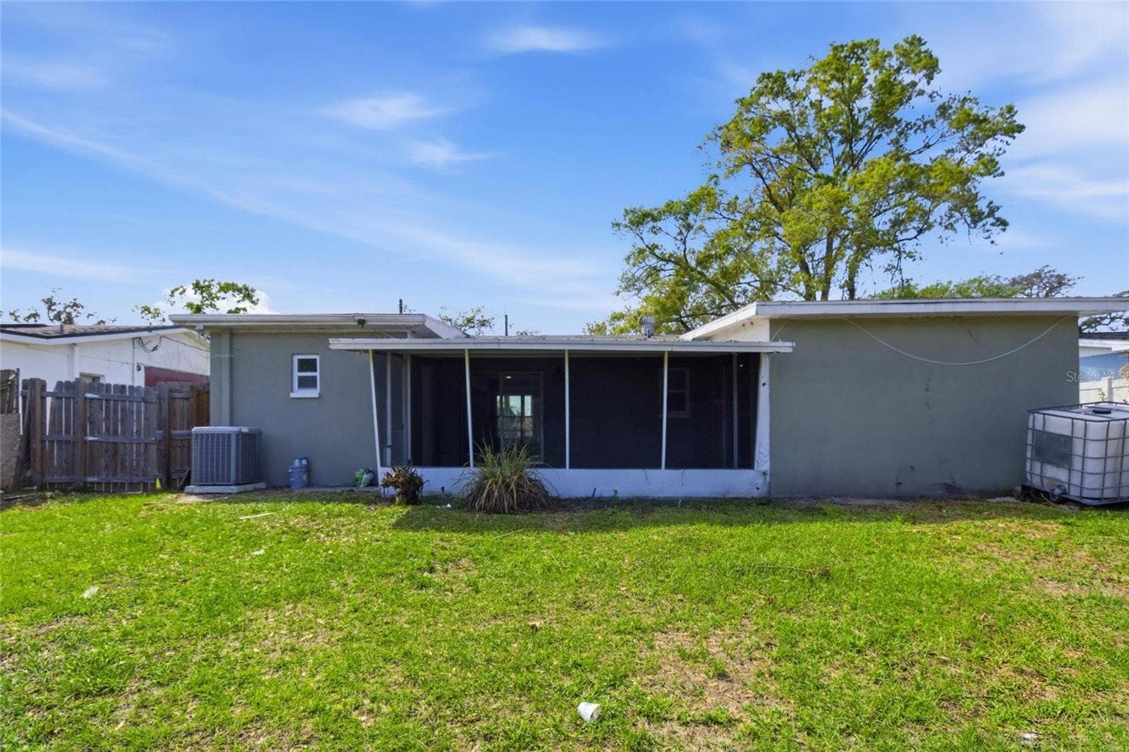 8609 CHINABERRY DRIVE, Tampa, FL 33637 8609 CHINABERRY DRIVE, Tampa, FL 33637