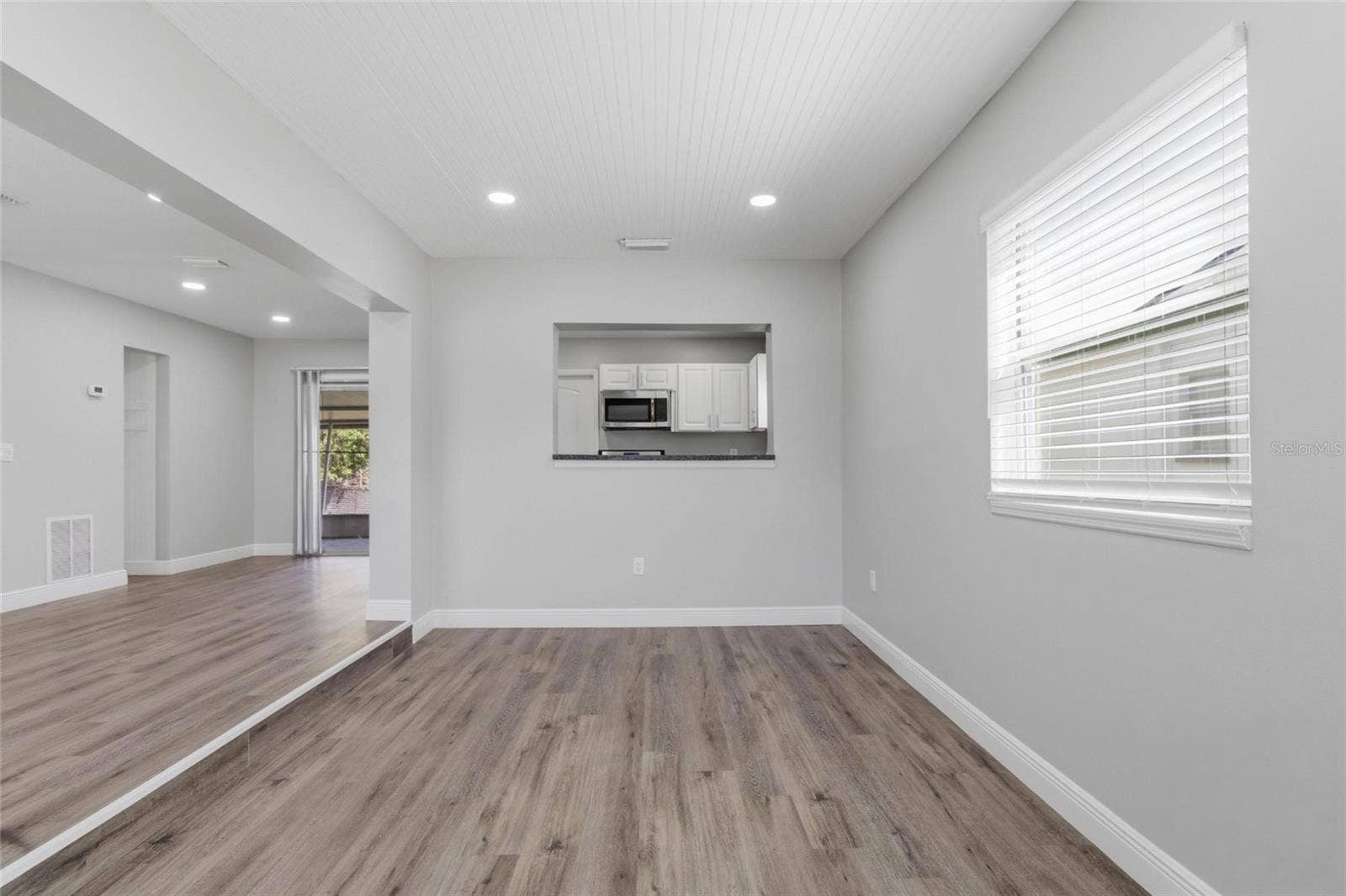 8609 CHINABERRY DRIVE, Tampa, FL 33637 8609 CHINABERRY DRIVE, Tampa, FL 33637