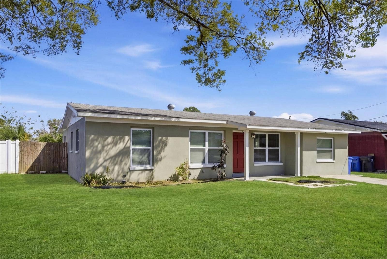8609 CHINABERRY DRIVE, Tampa, FL 33637 8609 CHINABERRY DRIVE, Tampa, FL 33637