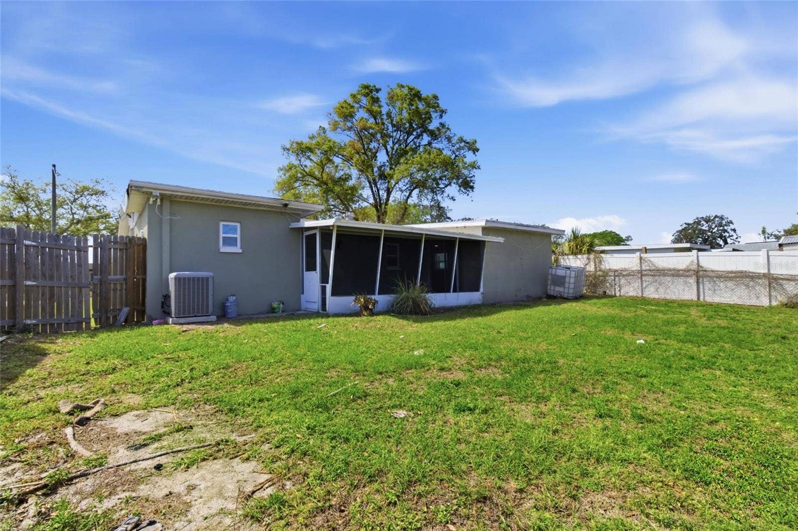 8609 CHINABERRY DRIVE, Tampa, FL 33637 8609 CHINABERRY DRIVE, Tampa, FL 33637