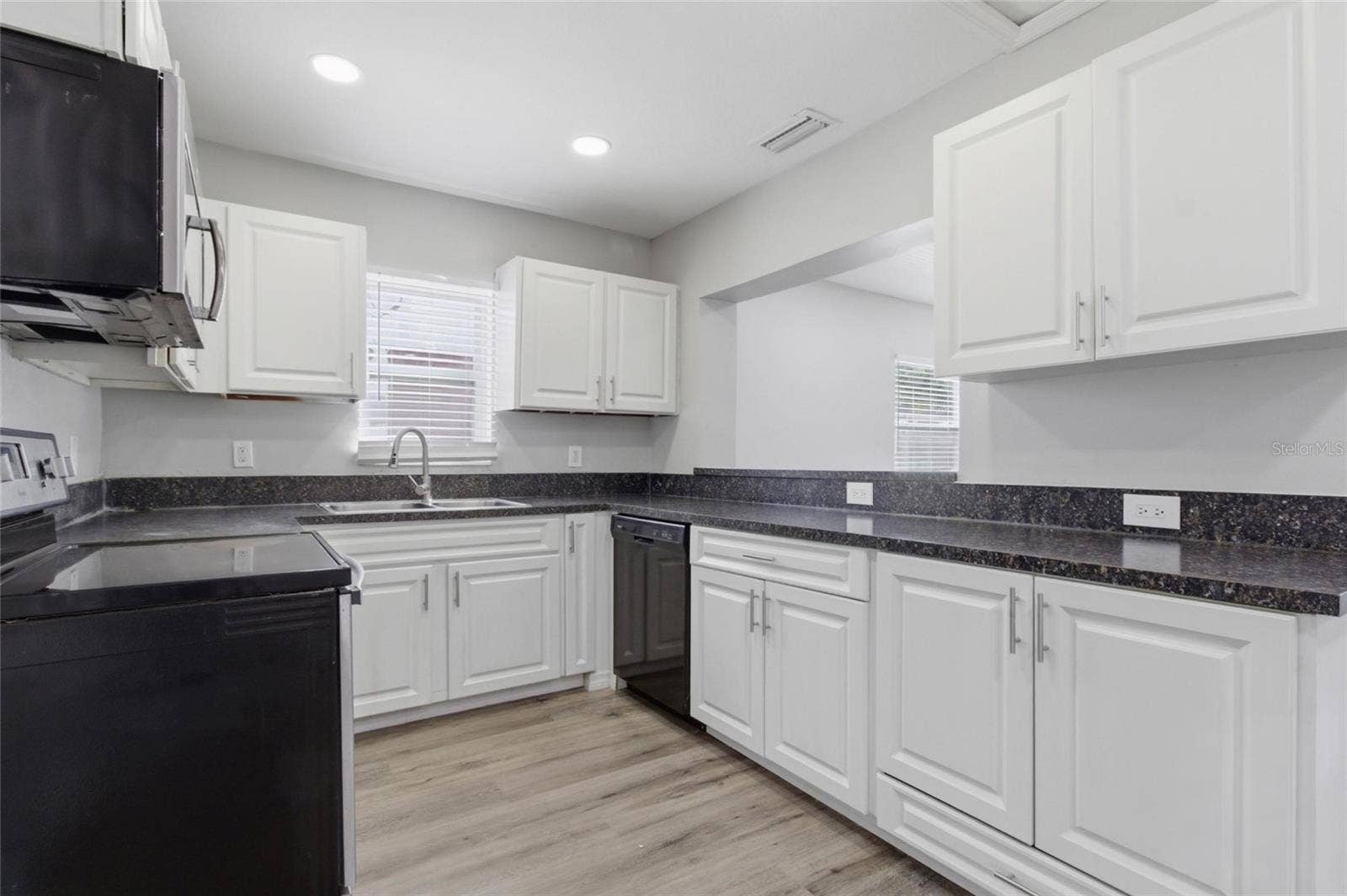 8609 CHINABERRY DRIVE, Tampa, FL 33637 8609 CHINABERRY DRIVE, Tampa, FL 33637