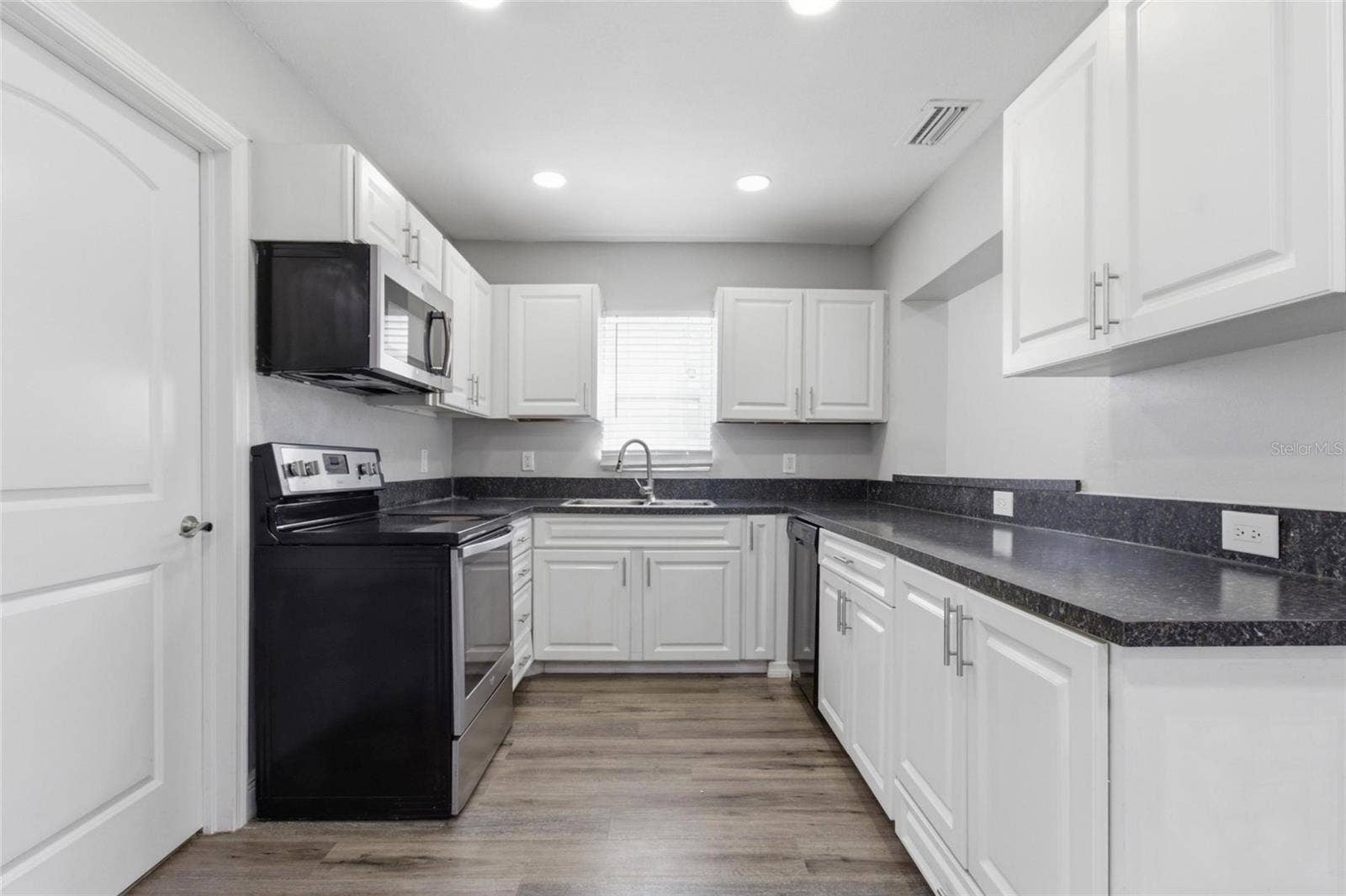 8609 CHINABERRY DRIVE, Tampa, FL 33637 8609 CHINABERRY DRIVE, Tampa, FL 33637