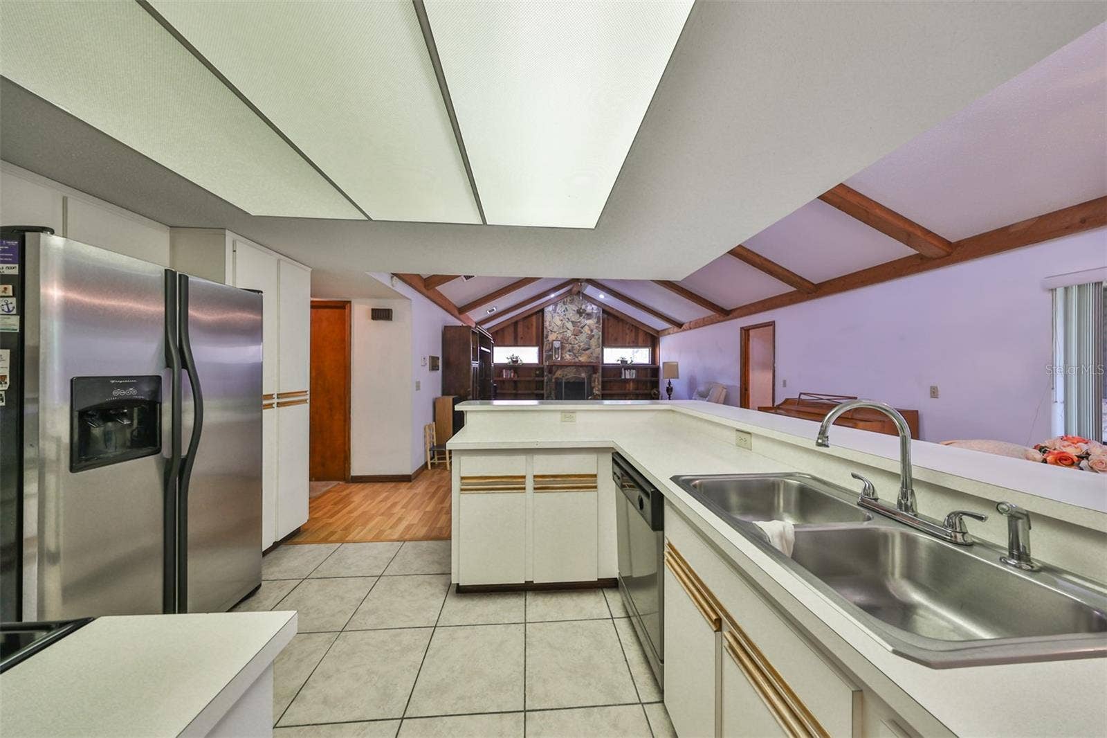 2609 MANOR OAK DRIVE, Valrico, FL 33596 Kitchen is large an open to all the activity