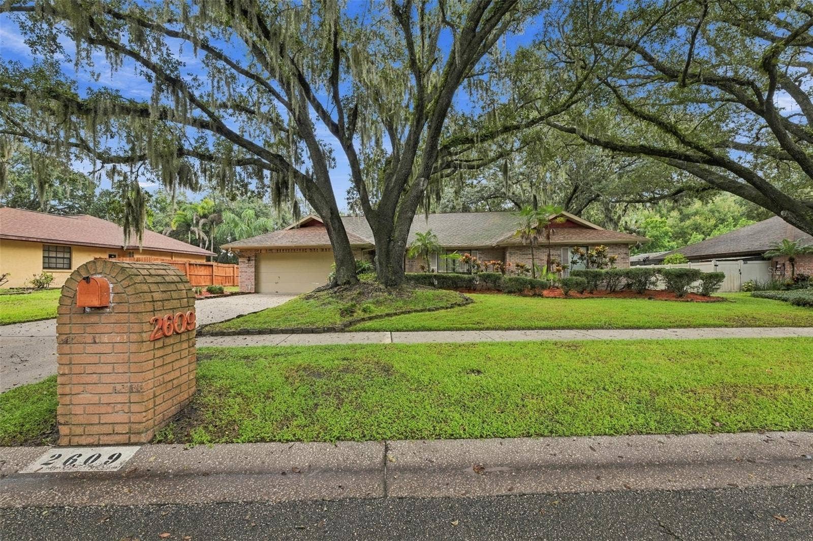 2609 MANOR OAK DRIVE, Valrico, FL 33596 What a wonderful neighborhood! Street is dead end, which limits traffic, lined with beautiful majestic Oak Trees and sidewalks.