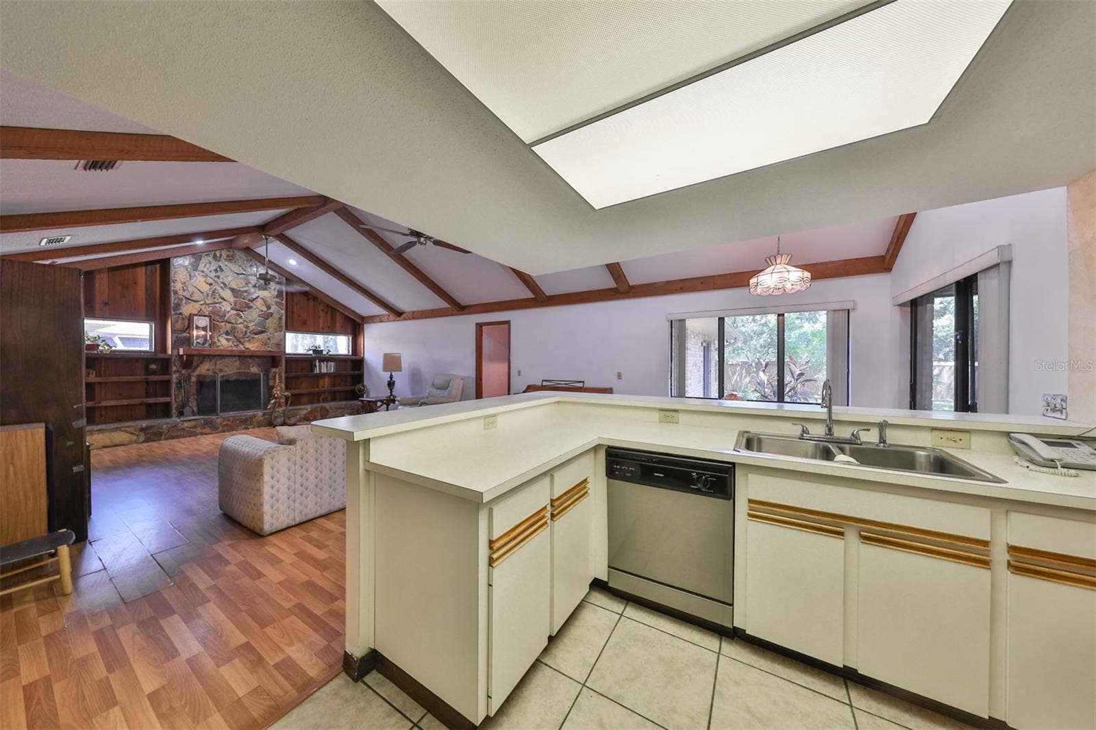 2609 MANOR OAK DRIVE, Valrico, FL 33596 A bright and open space for family functions