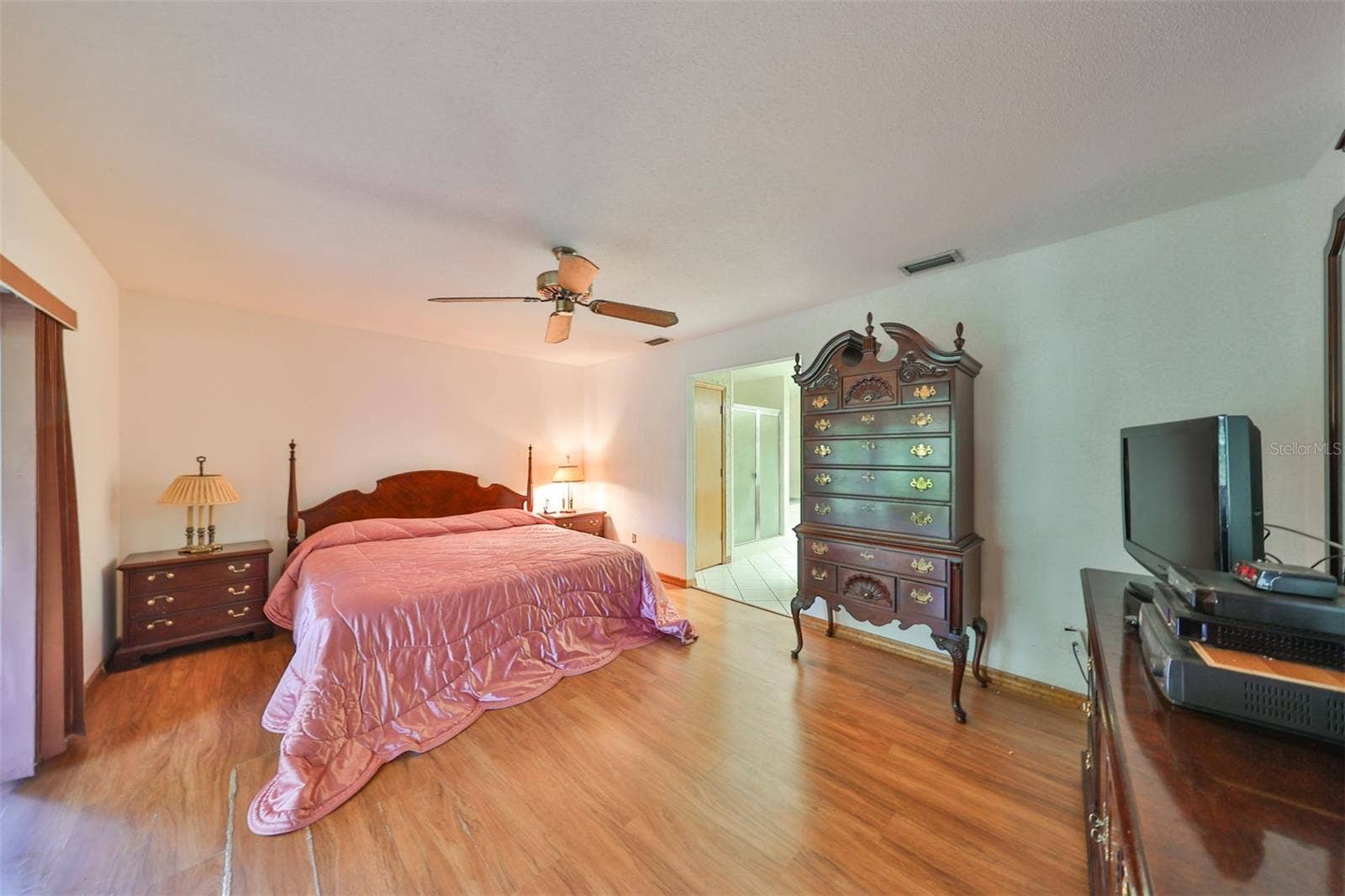 2609 MANOR OAK DRIVE, Valrico, FL 33596 Primary bedroom is HUGE with a walk in closet and ensuite bathroom