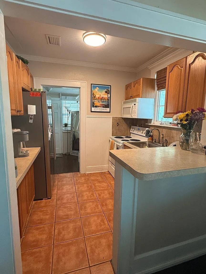 833 11TH AVENUE N, St Petersburg, FL 33701