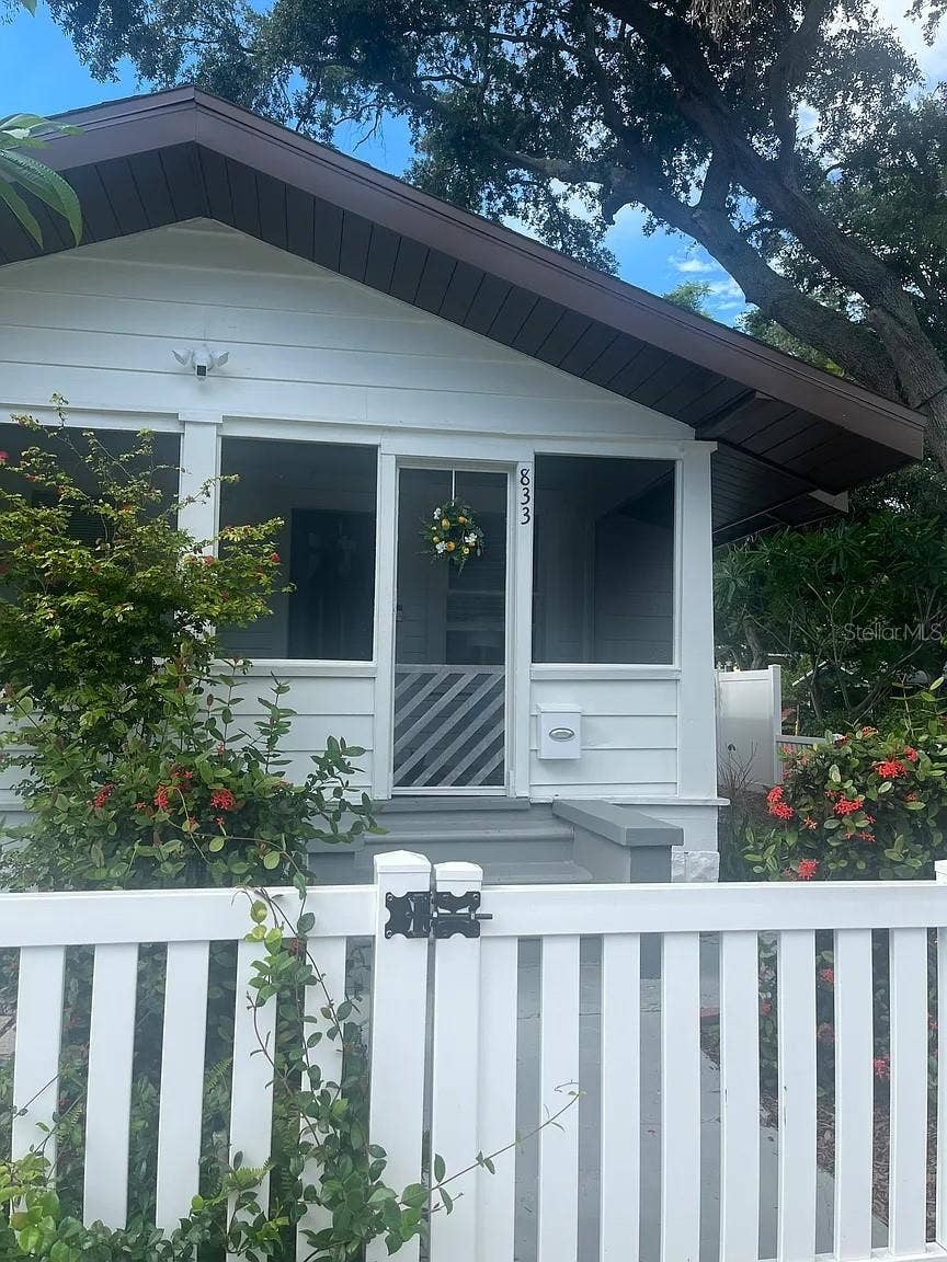 833 11TH AVENUE N, St Petersburg, FL 33701